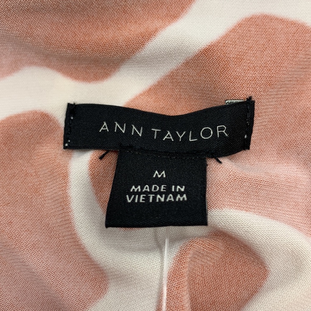 Ann Taylor Giraffe Print Ruffle Neck Top Size Medium - Picture 5 of 11